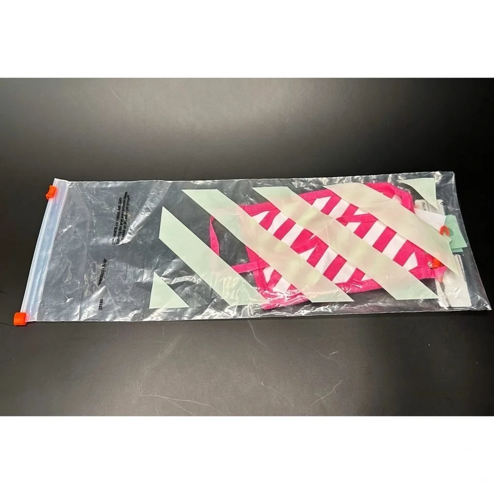 OFF-WHITE Diagonal Graphic Print Face Mask Fuchsia/white